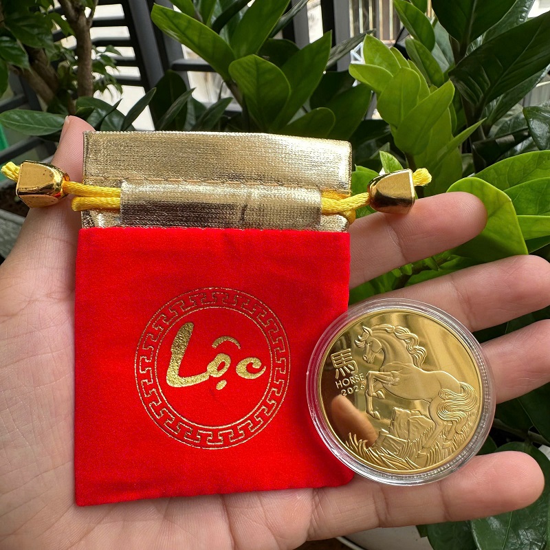 Đồng Xu Ngựa Úc 2026 Mạ Vàng Kèm túi Lộc – Quà Tặng Lì Xì Tết Bính Ngọ Sang Trọng